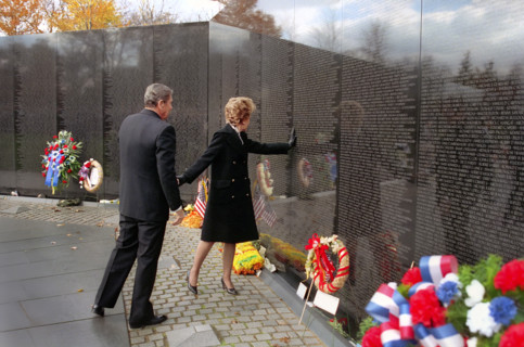 U.S. President Ronald Reagan and U.S. First Lady Nancy Reagan visiting Vietnam Veterans Memorial,