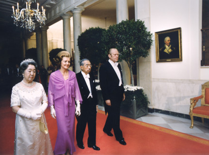 U.S. President Gerald Ford, U.S. First Lady Betty Ford, Emperor Hirohito and Empress Nagako walking