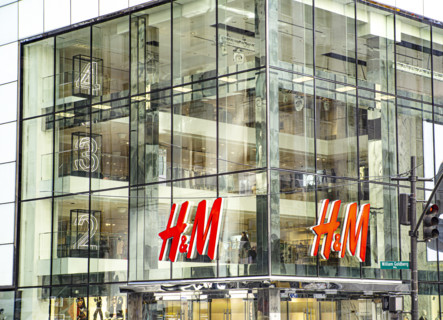 H&M retail store, building exterior, 589 Fifth Avenue, Manhattan, New York City, New York, USA