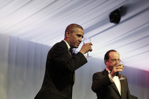 U.S. President Barack Obama and President François Hollande of France raise their glasses following