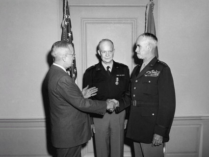 U.S. President Harry S. Truman (left) shaking hands with U.S. General Omar Bradley (right), who had