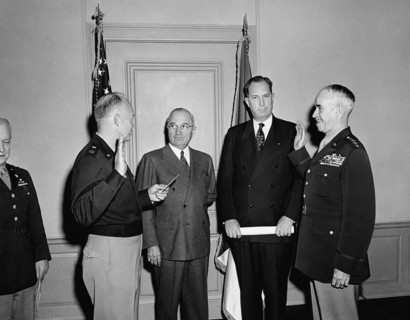 U.S. General Dwight D. Eisenhower swearing in U.S. General Omar Bradley to be Chief of Staff of the