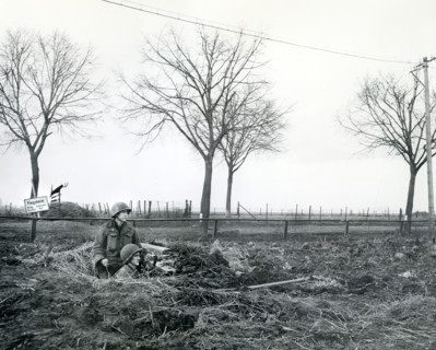 James E.J. Jentry of Bristol, Tennessee and Pfc. John W. Harris of Portland, Oregon, infantrymen of