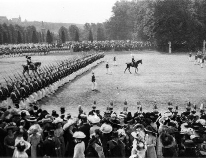 Revue militaire, Berlin