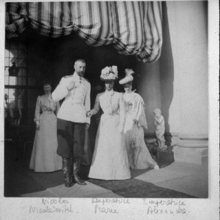 Nicolas Nicolaïevitch, l'Impératrice Marie Féodorovna et l'Impératrice Alexandra Féodorovna