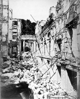 Le Château de Saint-Cloud brûlé après la guerre de 1870