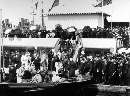 Copenhague, embarquement ou débarquement de différents membres des familles royales danoise, russe et anglaise