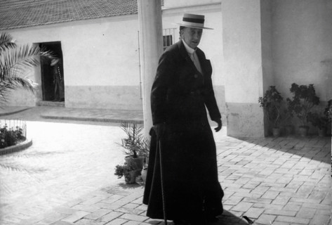 L'Infante Isabelle d'Orléans Comtesse de Paris dans sa propriété de Séville de Via Manrique