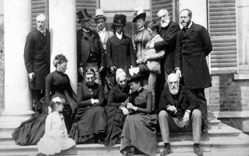 Le Comte de Paris avec ses oncles