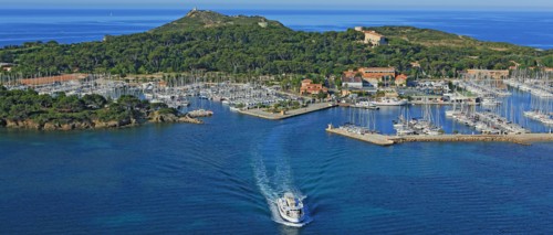 île des Embiez, la grande ile et son port, face à la commune de Six-F