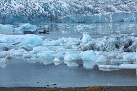 Islande, le glacier Breiðamerkurjökull et la lagune de Jökulsárlón