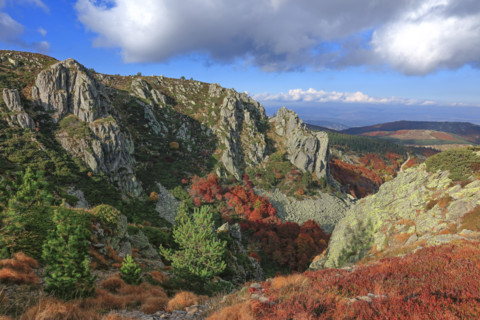 Paysage automnal sur le Rocher de l'Aigle dans les Cévennes