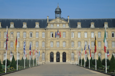 France, Normandie, calvados, caen, abbaye aux hommes, hotel de ville, mairie, drapeaux, Guillaume le Conquerant,