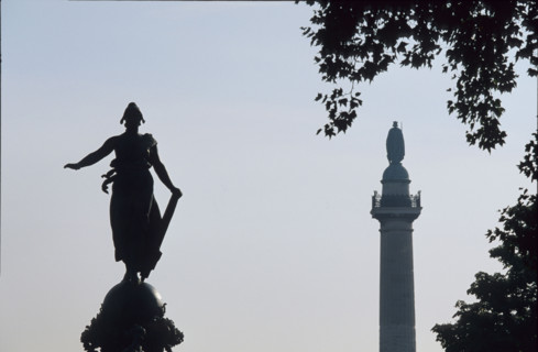 france, Paris 12, place de la nation, statue dalou, colonne, avenue du trone, ombre, arbre,
