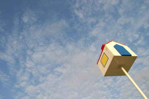 France, Normandie, calvados, deauville, plage, ciel bleu nuageux, repere de plage, petite cabane,