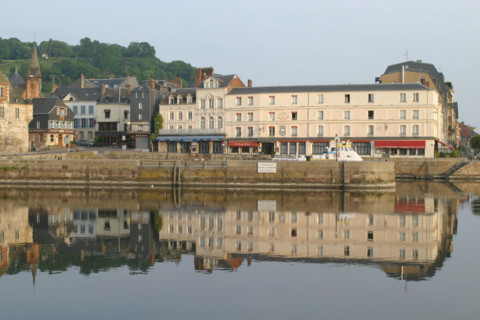 France, Basse Normandie, calvados, cote fleurie, Honfleur, port, bassin de l'avant port, reflet dans l'eau,