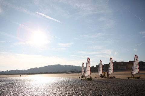 France, Basse Normandie, calvados, cabourg, plage, sable maree basse, char a voile, loisirs balneaires,