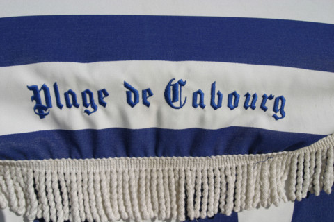 France, Basse Normandie, calvados, cabourg, plage, front de mer, cabines de bain, promenade marcel proust, parasols bleus rayes, loisirs balneaires,