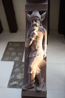 France, Basse Normandie, calvados, cote fleurie, deauville, detail maison, poutre, sculpture, personnage, neo gothique,