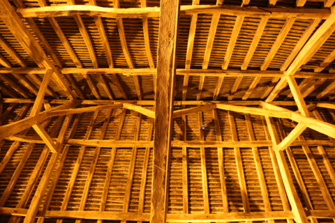 France, Normandie, calvados, cote fleurie, dives sur mer, charpente de bois de l'ancienne halle du marche (samedi matin)