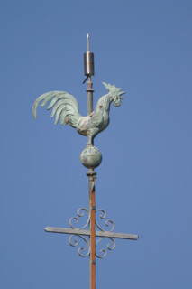 France, Basse Normandie, calvados, pays d'auge, girouette en forme de coq toiture, habitat traditionnel,
