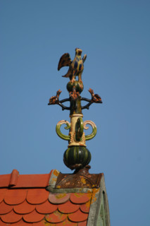 France, Basse Normandie, calvados, pays d'auge, epi de faitage en terre cuite emaillee, toiture, habitat traditionnel,