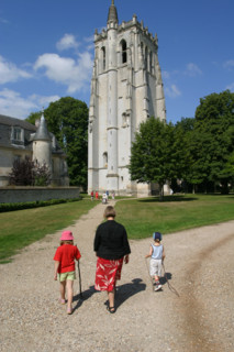France, Haute Normandie, eure, le bec hellouin, abbaye du bec, tour, arbre, femme et enfants, visite, parc