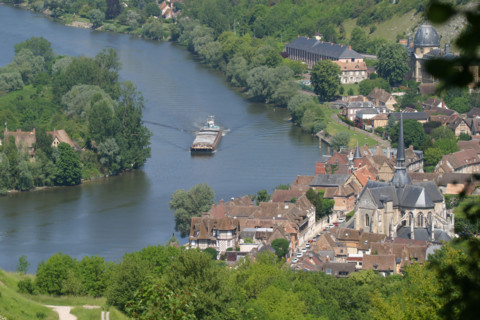 France, Haute Normandie, eure, les andelys, panorama sur la boucle de Seine et les andelys depuis les hauteurs de chateau gaillard, peniche,