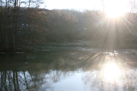France, Normandie, eure, louviers, source d'eau chaude qui fume, rayons du soleil, eau,