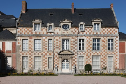 France, Haute Normandie, eure, bernay, musee municipal donnant sur le jardin public, sculpture,