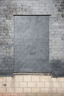France, Haute Normandie, eure, bernay, maison, detail habitat, porte muree, ardoise,