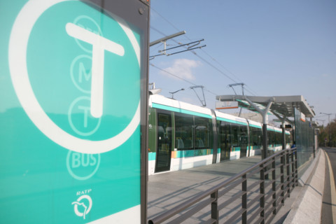 France, Paris 15e, tramway, boulevards des marechaux, station, arret, pont du garigliano, RATP,