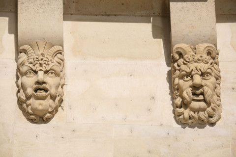 France, Paris 6e-1er, Pont Neuf, detail des mascarons, figures, pierre, sculpture, Seine,