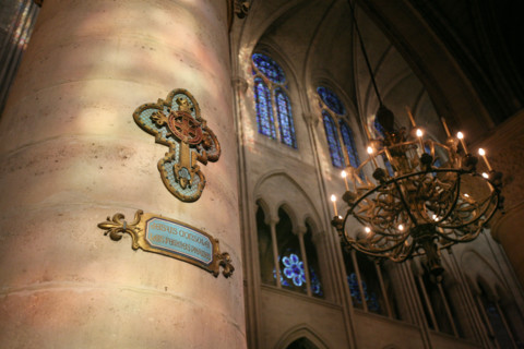 France, Paris 4e, ile de la cite, cathedrale Notre-Dame de Paris, art gothique et neo gothique, nef, detail d'un pilier, chemin de croix,