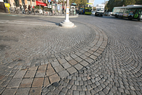 France, Paris 4e, place de la bastille, materialisation au sol de l'ancienne prison de la bastille, paves,