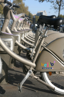 France, Paris 4/11, sation velib place de la bastille, velo libre service 2007, logo velib,