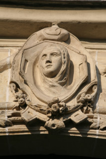 France, Paris 4e, ile de la cite, quai aux fleurs, maison d'heloise et abelard, sculpture, medaillon, heloise,