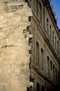France, Paris 4e, le marais, vestiges de la muraille de philippe auguste, rue des jardins saint paul, immeubles,