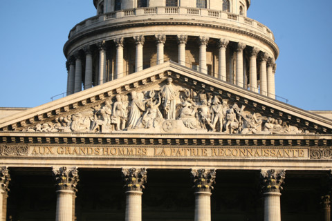 France, Paris 5e, place du pantheon, fronton et coupole du pantheon face a la rue Soufflot, fronton, aux grands hommes la patrie reconnaissante,
Fronton sculpte par David d'Angers.