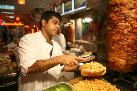France, Paris 5e ambiance rue de la huchette, kebab, turc, grec, sandwich,