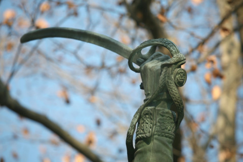 france, Paris 6e - place de l'observatoire, statue marechal Ney, detail main et sabre,