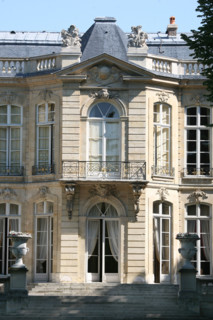 France, Paris 7e, hotel particulier, Hotel de Matignon, 56 rue de Varenne, 1er ministre, detail de mascaron de l'aile gauche de la courfacade sur jardin