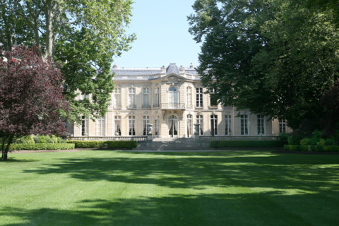 France, Paris 7e, hotel particulier, Hotel de Matignon, 56 rue de Varenne, 1er ministre, detail de mascaron de l'aile gauche de la courfacade sur jardin