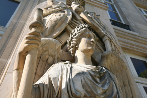 France, Paris 7e, mairie du 7e, 116 rue de Grenelle, ancien hotel Le Coigneux, facade sur jardin, detail sculpture, femme,