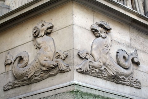 France, Paris 7e, fontaine de Mars, rue saint dominique, detail bas relief,