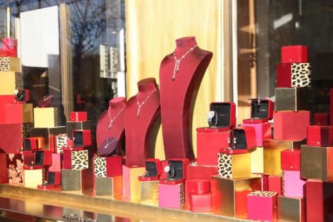 France, Paris 8e, avenue des champs elysees, vitrine, boutique de luxe, bijouterie cartier