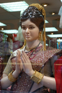 France, Paris 10e, rue du faubourg saint denis, communaute indienne, boutique, vetements, sari, mannequin,