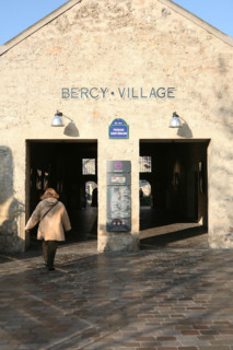 France, Paris 12e, Bercy Village, cour saint emilion, anciens entrepots pour le vin, centre commercial,