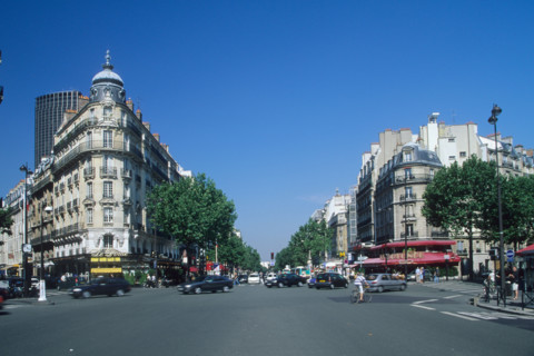 France, Paris 14e, boulevard du Montparnasse, carrefour boulevard raspail, immeubles, circulation automobile
