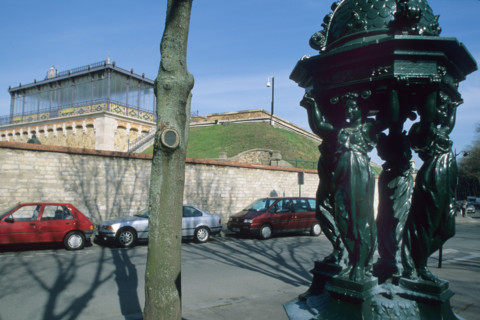 France, Paris 14e, detail fontaine wallace, eau de Paris, reservoir de Montsouris, avenue reille,